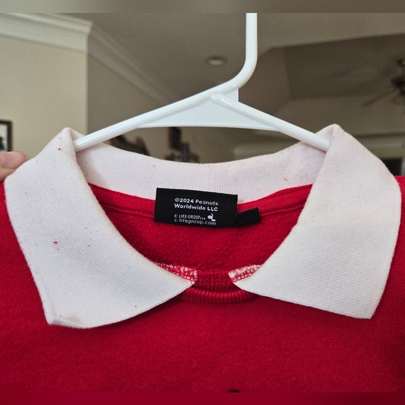💛 2 For $15 (If Under 5 Lbs) Peanuts Red and White Sweater with Snoopy Design - Picture 3 of 3